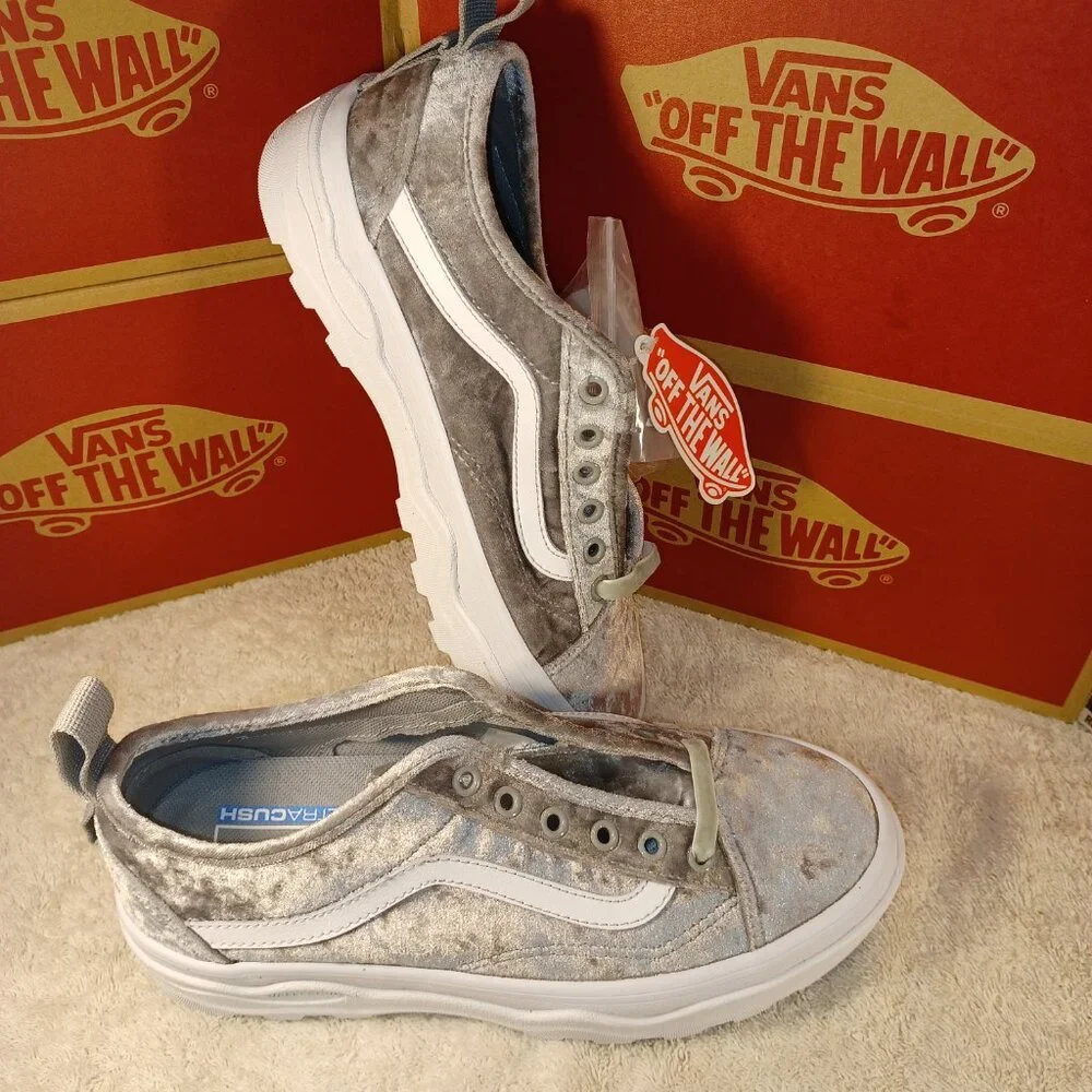 Vans Men's 7/Women's 8.5 Sentry Old Skool Crushed Velvet Silver/White
